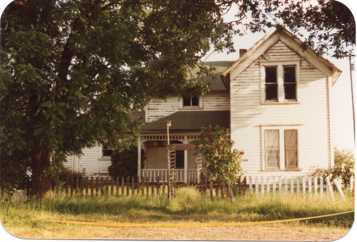 Figure 7 · House on the Farm at Albany in 1987.